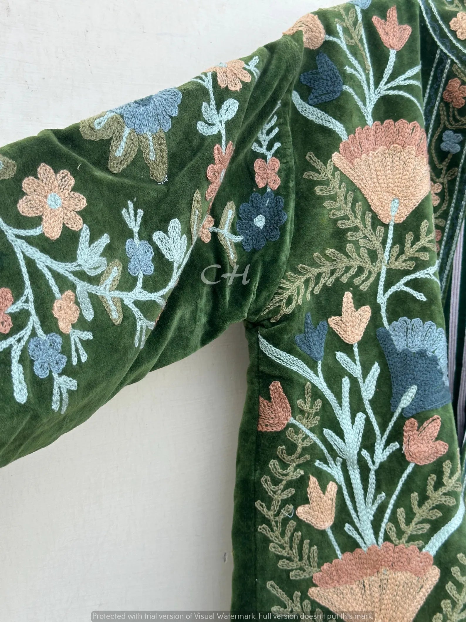 Susann - Embroidered Green Velvet Jacket
