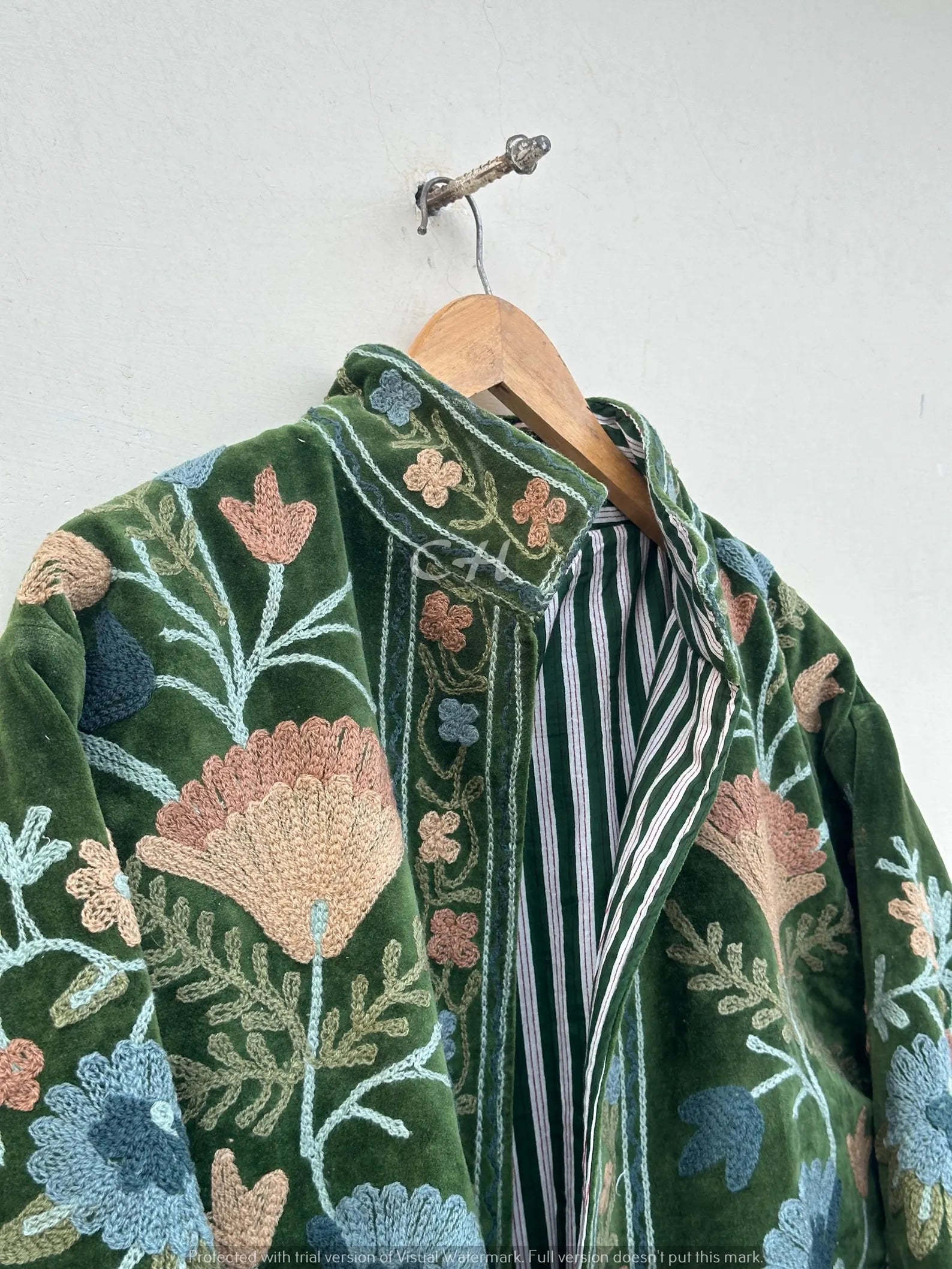 Susann - Embroidered Green Velvet Jacket